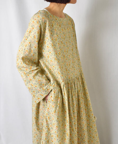 INAM2514FD COTTON FLOWER PRINT BOAT NECK L/SL ONE-PIECE