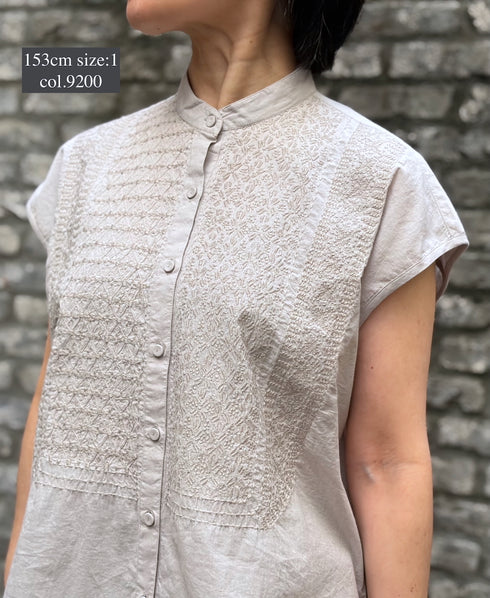 NMDS26224 60s ORGANIC CAMBRIC WITH EMB FRENCH/SLEEVE BANDED COLLAR EMB SHIRT