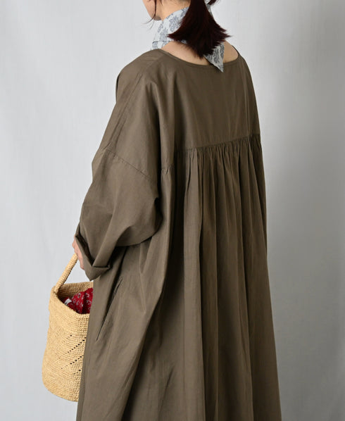 NSL26003 60s CAMBRIC PLAIN CREW-NECK BACK SIDE GATHERED DRESS WITH LINING