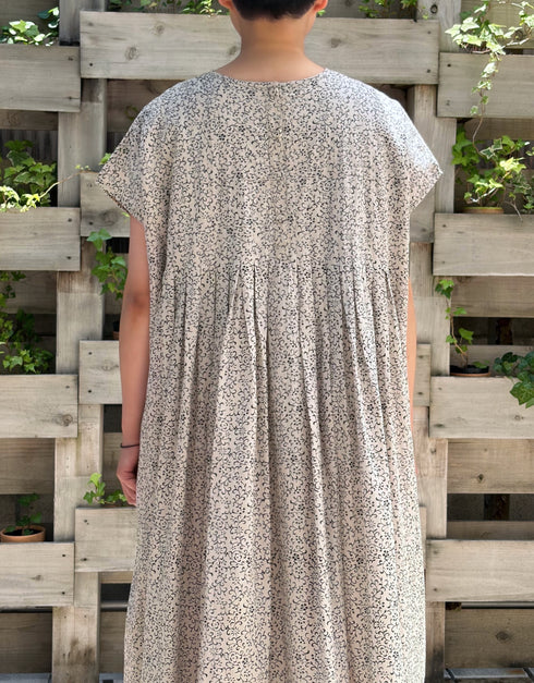 INMDS26122 POWER LOOM COTTON VOILE ARABESQUE HAND SCREEN PRINT INVERTED PLEAT FRENCH/SL DRESS