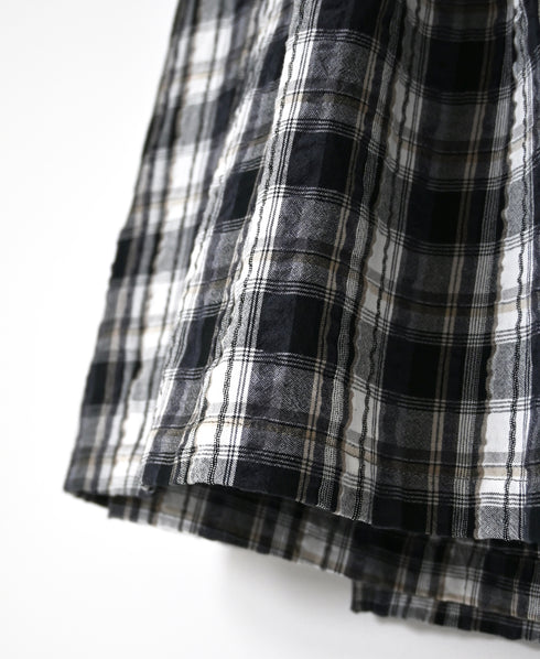 INAM2674 YARN DYED COTTON CHECK GATHERED APRON DRESS