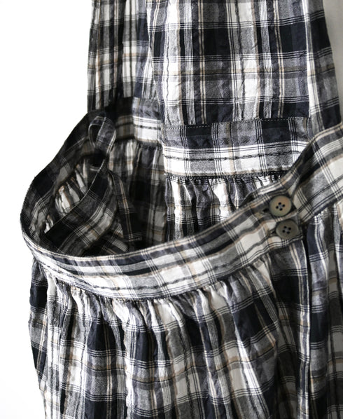 INAM2674 YARN DYED COTTON CHECK GATHERED APRON DRESS