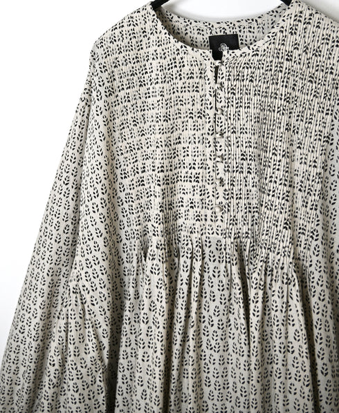 INMDS26723 80s VOILE LITTLE TREE BLOCK PRINT CREW-NECK DRESS WITH MINI PINTUCK