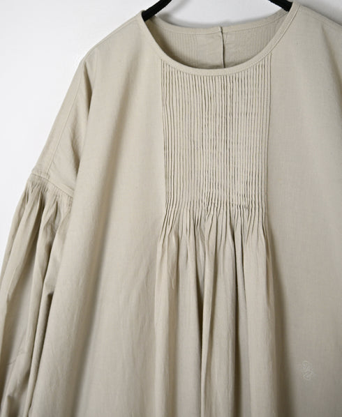 INMDS26733 HANDWOVEN HEAVY COTTON PLAIN WITH SELVAGE BACK OPENING CREW-NECK DRESS WITH MINI PINTUCK