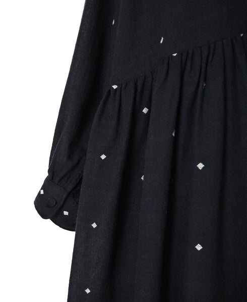 INMDS26763 BOILED WOOL SQUARE JACQUARD GATHERED V-NECK DRESS