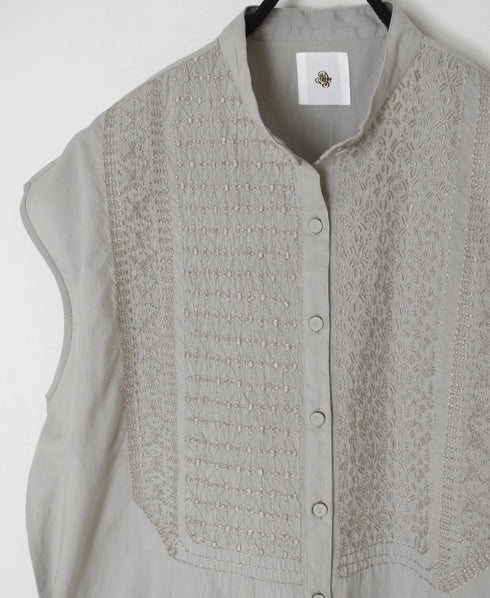 NMDS26224 60s ORGANIC CAMBRIC WITH EMB FRENCH/SLEEVE BANDED COLLAR EMB SHIRT