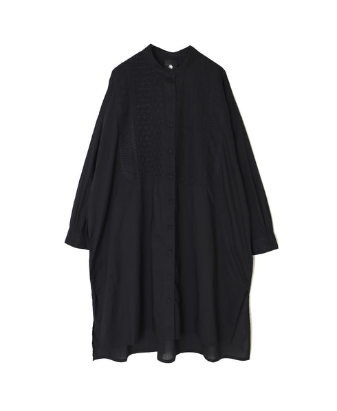 NMDS26524 60s ORGANIC CAMBRIC WITH EMB BANDED COLLAR MAXI SHIRT