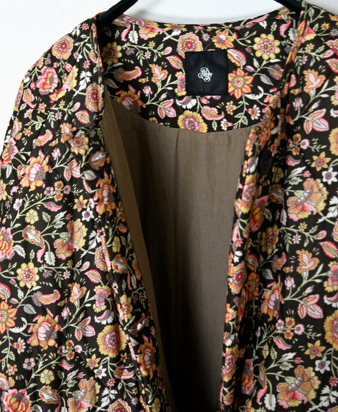 NMDS26561 BANGALORE SILK FLOWER PRINT PADDED C-NECK SHORT COAT