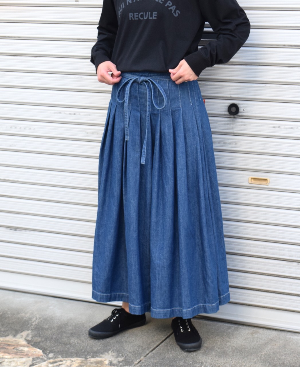 GNAM2253 (スカート) WASHED DENIM PLEATED WRAP SKIRT