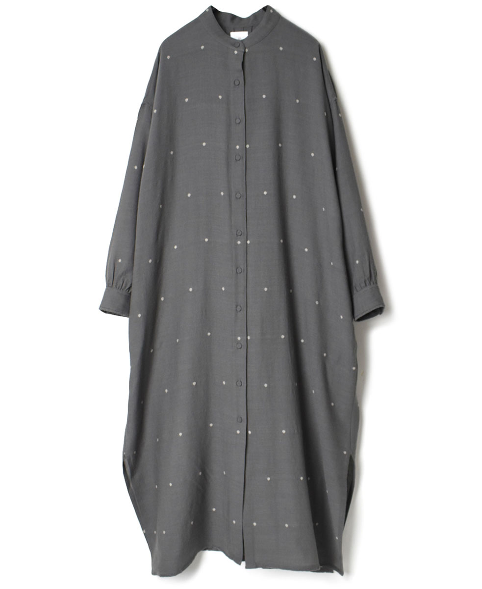 INMDS22742 (ワンピース) BOILED WOOL DOT JACQUARD BANDED COLLAR BACK PLEATS MAXI SHIRT WITH HAND STITCH