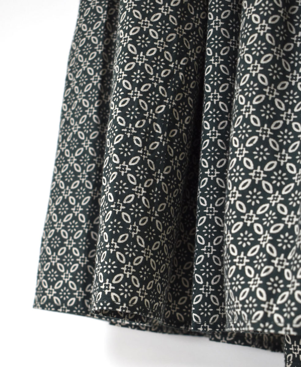 INMDS23736 (キュロット) 60'S COTTON REPETITIONAL FLOWER BLOCK PRINT CULOTTES WITH MINI PINTUCK