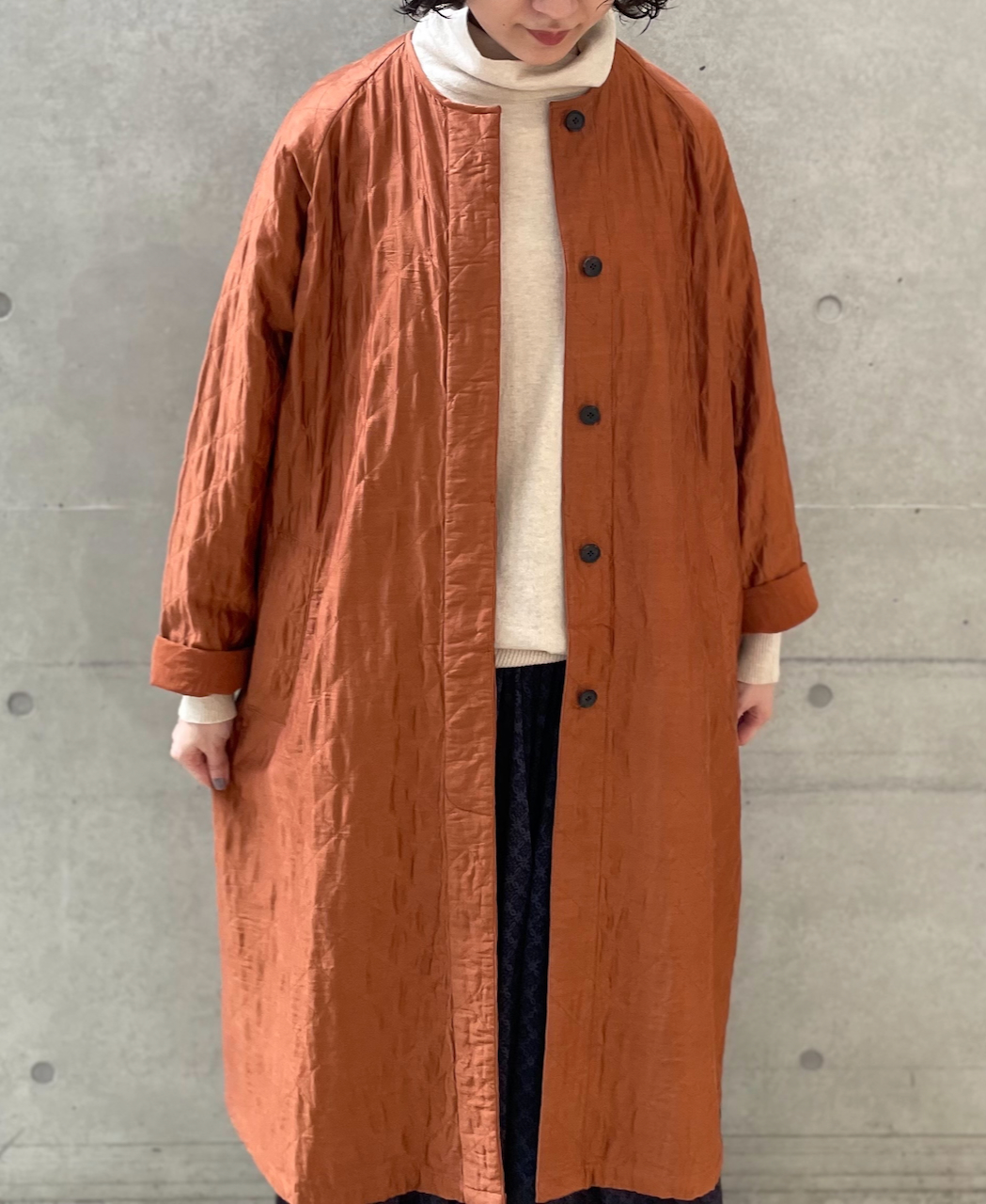 NMDS23521 (コート) QUILTED HANDWOVEN COTTON SILK PLAIN C-NECK RAGLAN COAT