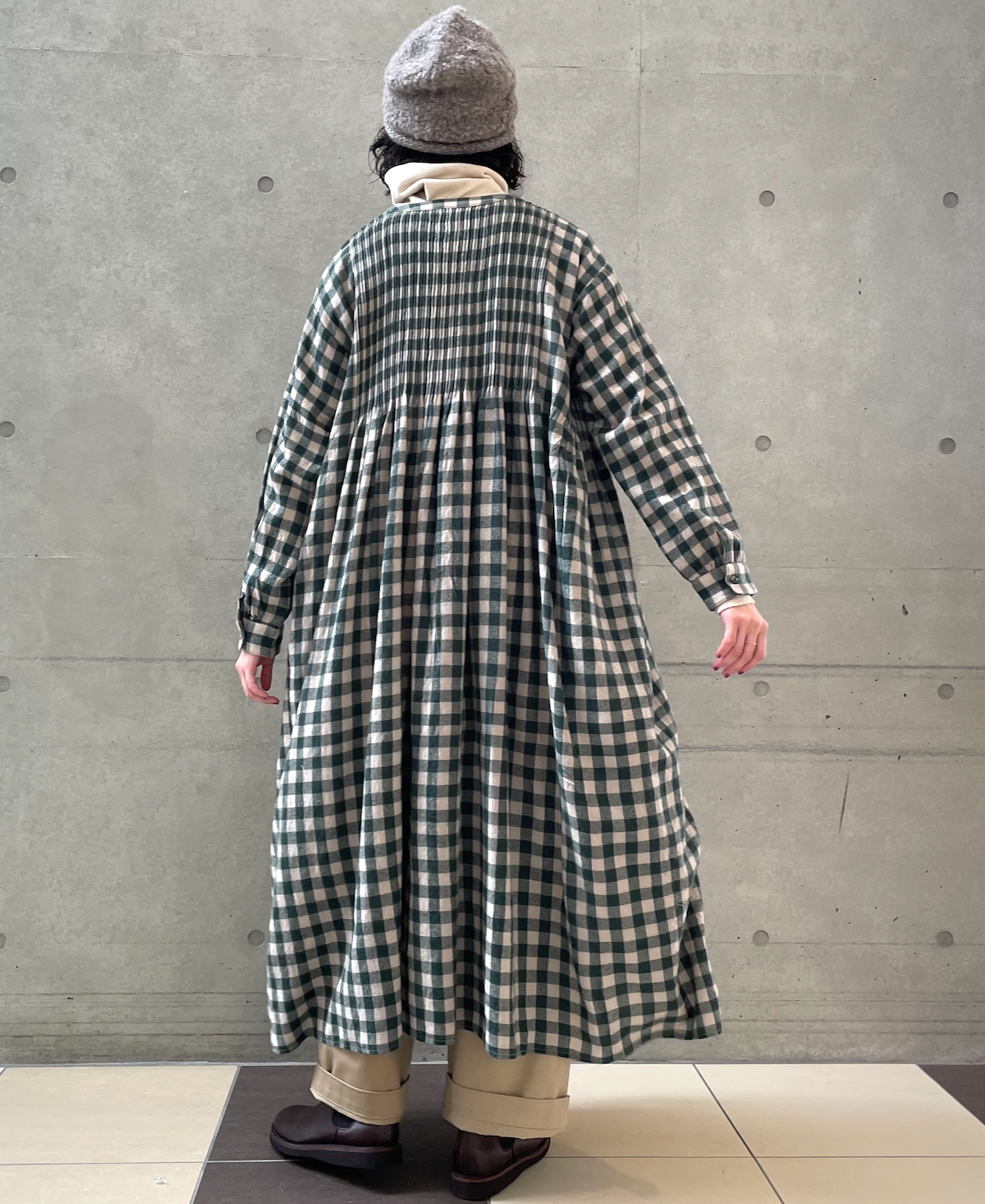 NMDS23594 (ワンピース) BOILED WOOL BIG GINGHAM CHECK V-NECK DRESS WITH MINI PINTUCK