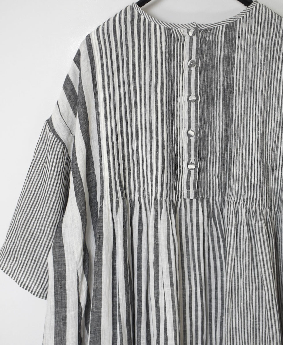 NMDS24162 (ワンピース) 80'S POWER LOOM LINEN RANDOM STRIPE CREW-NECK P/O SHIRT DRESS WITH PINTUCK