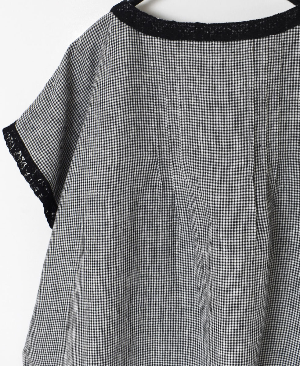 INSL24213 (ブラウス) 60'S POWER LOOM LINEN GINGHAM CHECK BOAT NECK PULLOVER WITH PINTUCK & LACE