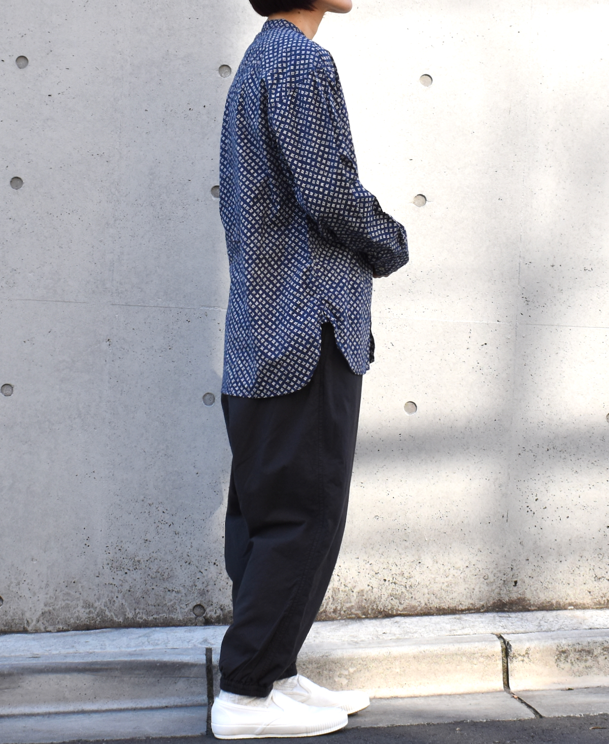 INAM2411F (シャツ) CAMBRIC SMALL FLOWER PRINT UTILITY BANDED COLLAR SHIRT