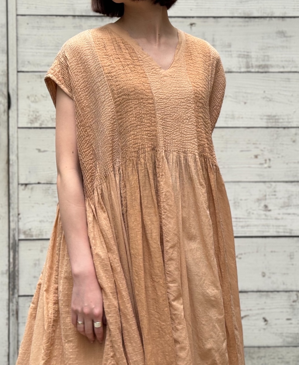 NMDS24192D (ワンピース) COTTON/LINEN PATCHWORK (OVERDYE) V-NECK F/SL DRESS WITH  PINTUCK DRESS│