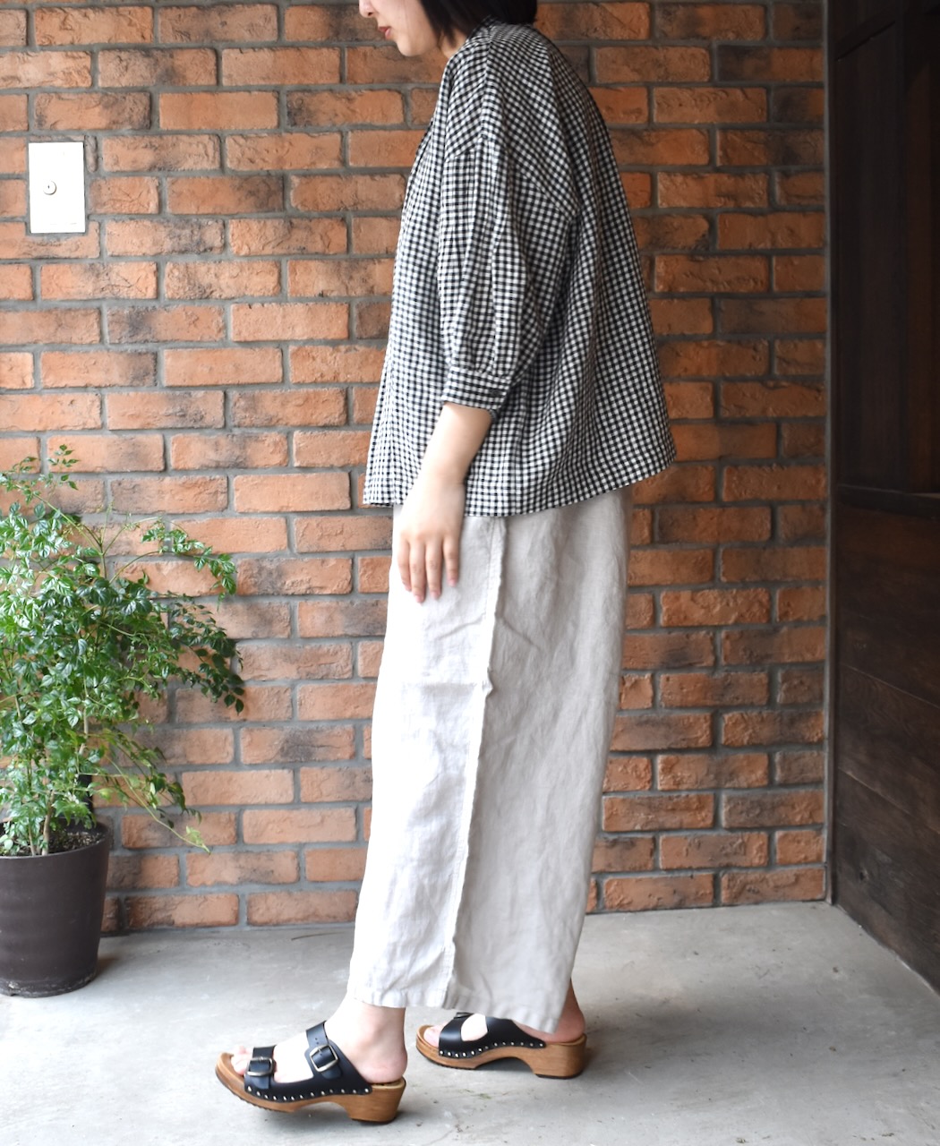 INSL24211 (シャツ) 60'S POWER LOOM LINEN GINGHAM CHECK BANDED COLLAR 3/4SL PINTUCK SHIRT