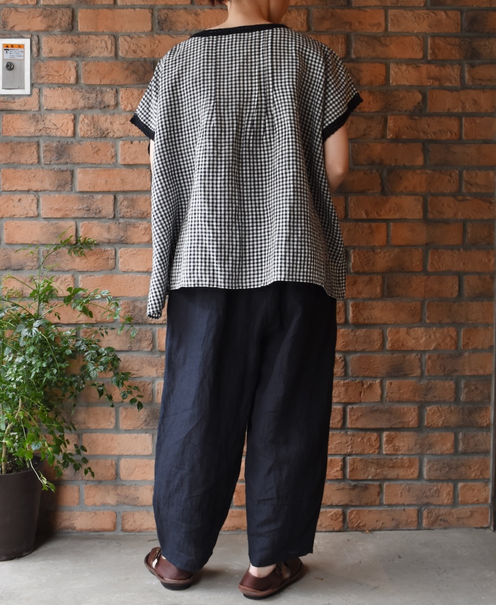 INSL24213 (ブラウス) 60'S POWER LOOM LINEN GINGHAM CHECK BOAT NECK PULLOVER WITH PINTUCK & LACE