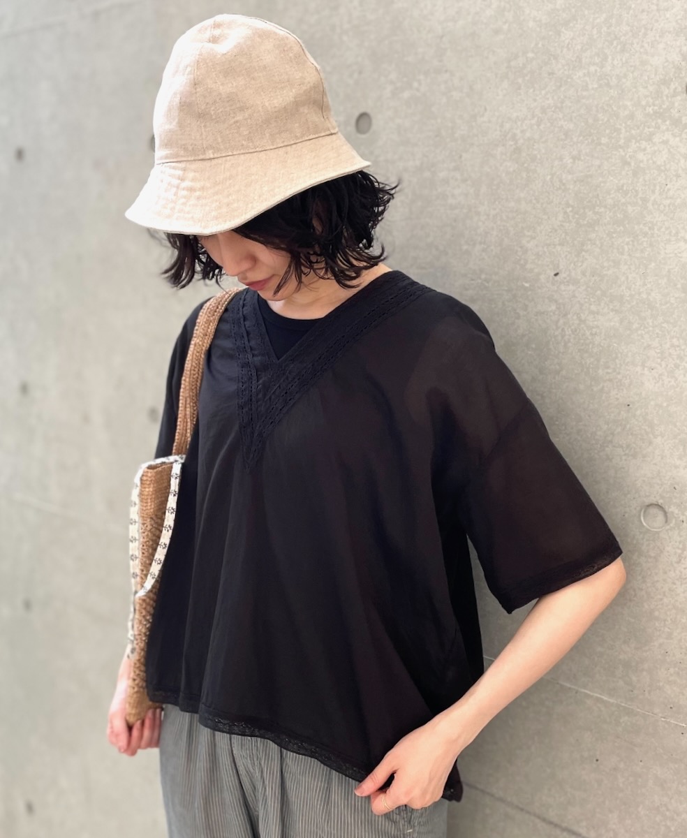 NSL24032 (ブラウス) COTTON VOILE LACE & PINTUCK V-NECK LACE SHORT/SL PULLOVER