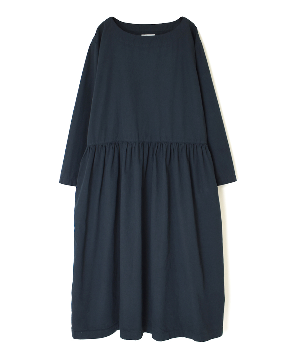 INAM2474PD(ワンピース) 40s POPLIN OVERDYED BOAT NECK L/SL ONE-PIECE