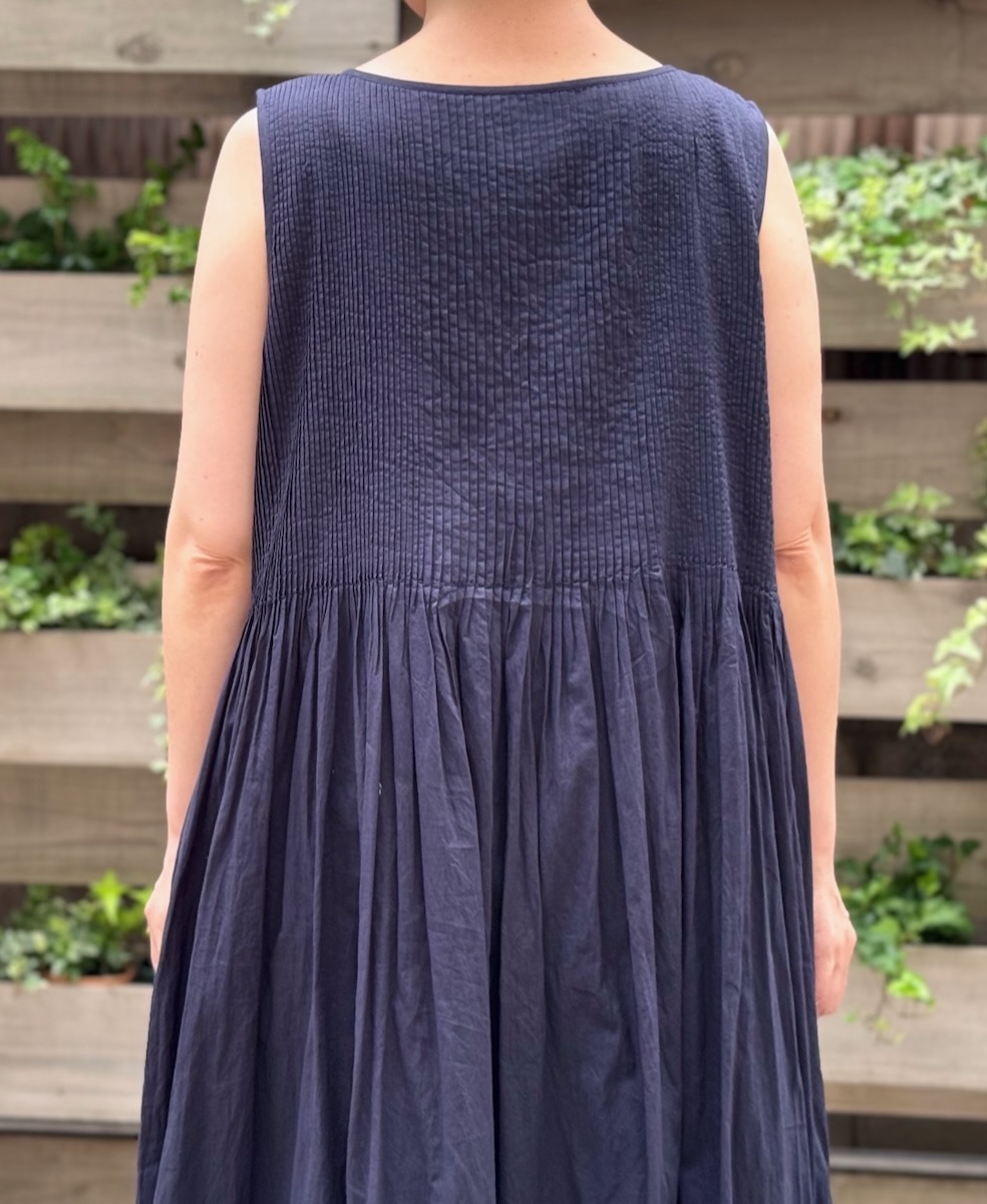 NMDS23124 (ワンピース) 80'S ORGANIC VOILE PLAIN MINI PINTUCK NO/SL PULLOVER DRESS