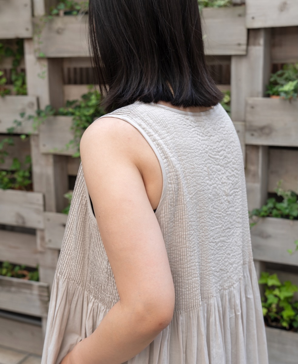 NMDS23124 (ワンピース) 80'S ORGANIC VOILE PLAIN MINI PINTUCK NO/SL PULLOVER DRESS