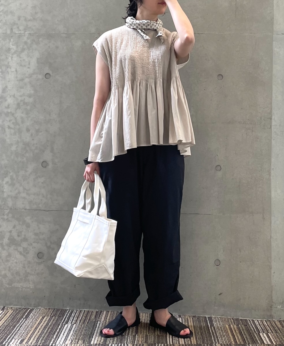 NMDS23122 (シャツ) 80'S ORGANIC VOILE PLAIN CREW-NECK FRENCH/SL SHIRT WITH MINI PINTUCK