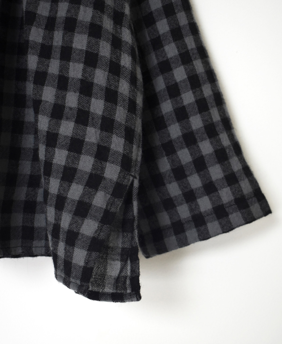 NMDS24572(シャツ) BOILED WOOL GINGHAM CHECK V-NECK FRONT OPENING SHIRT WITH INVERTED PLEATS