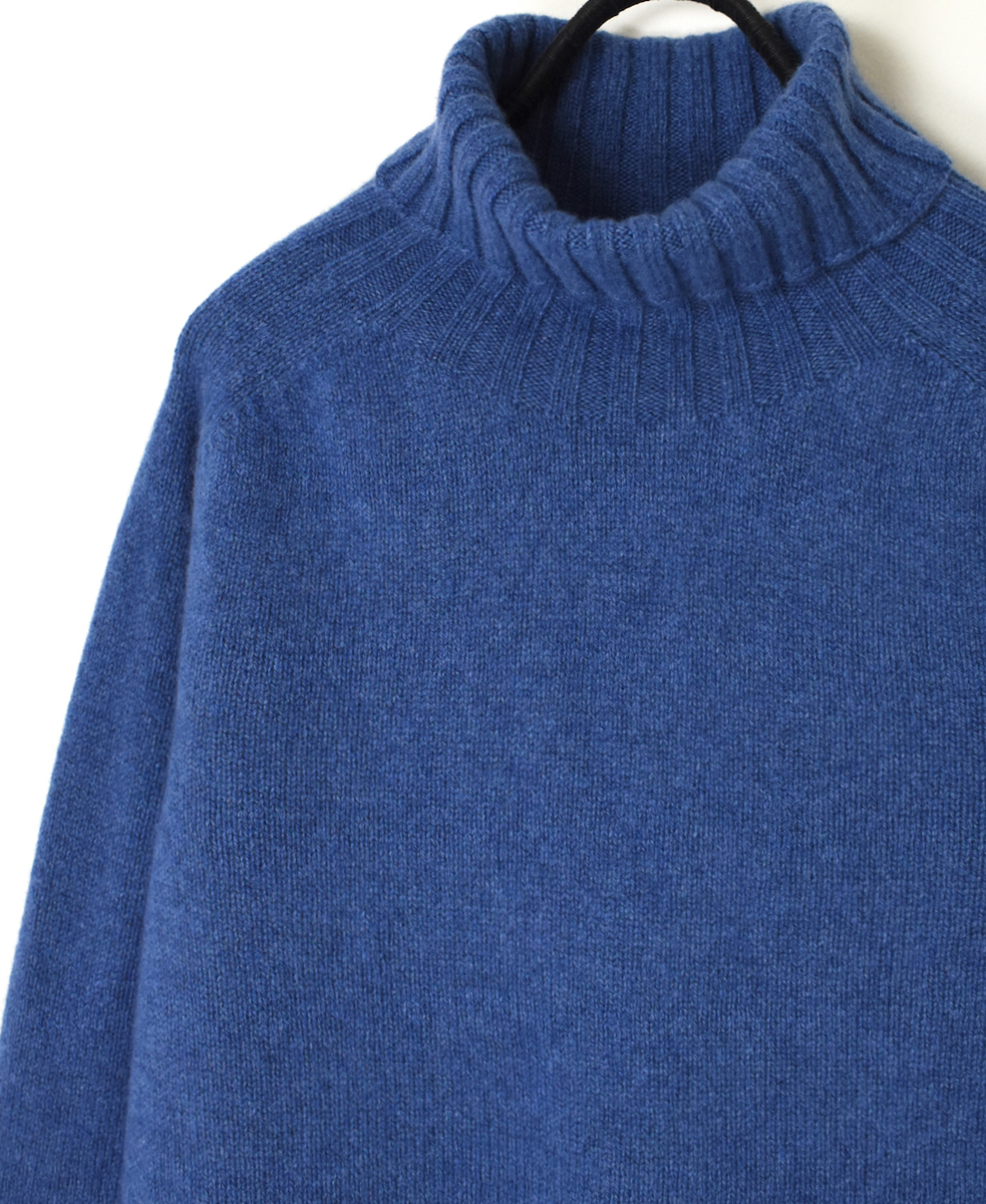 JNAMP1651 (ニット) GEELONG LAMBSWOOL POLO NECK SADDLE SHOULDER P/O