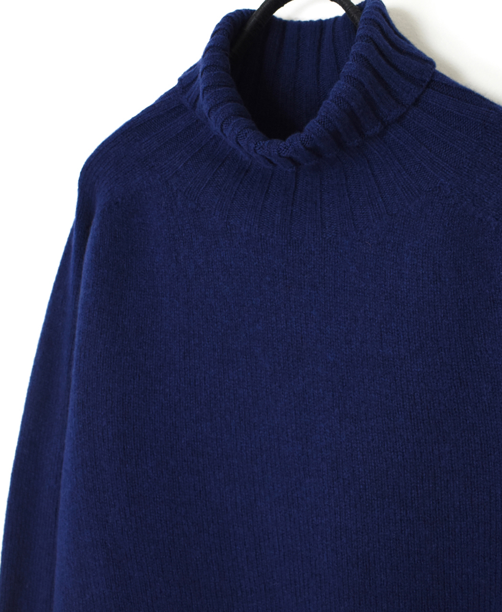 JNAMP1651 (ニット) GEELONG LAMBSWOOL POLO NECK SADDLE SHOULDER P/O