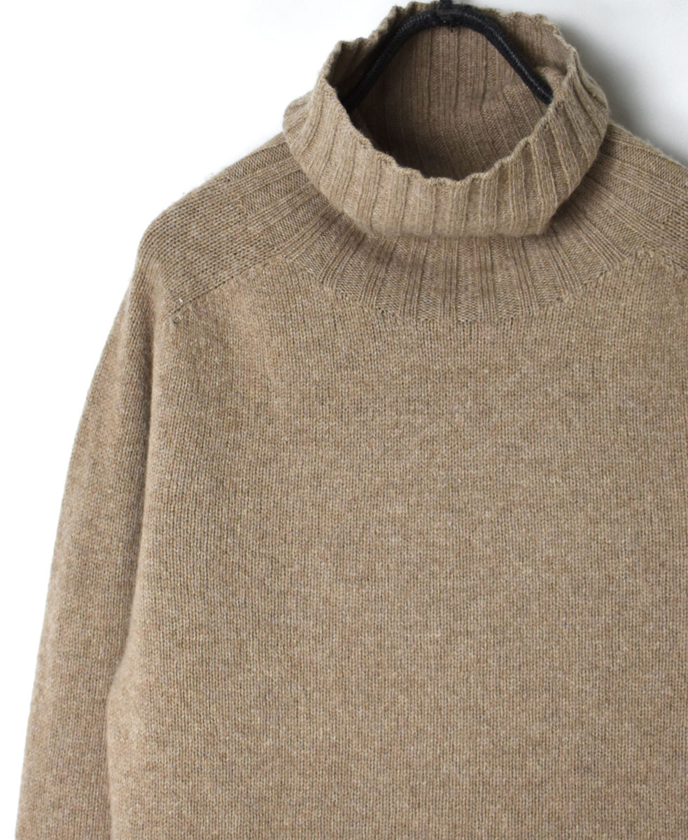 JNAMP1651 (ニット) GEELONG LAMBSWOOL POLO NECK SADDLE SHOULDER P/O