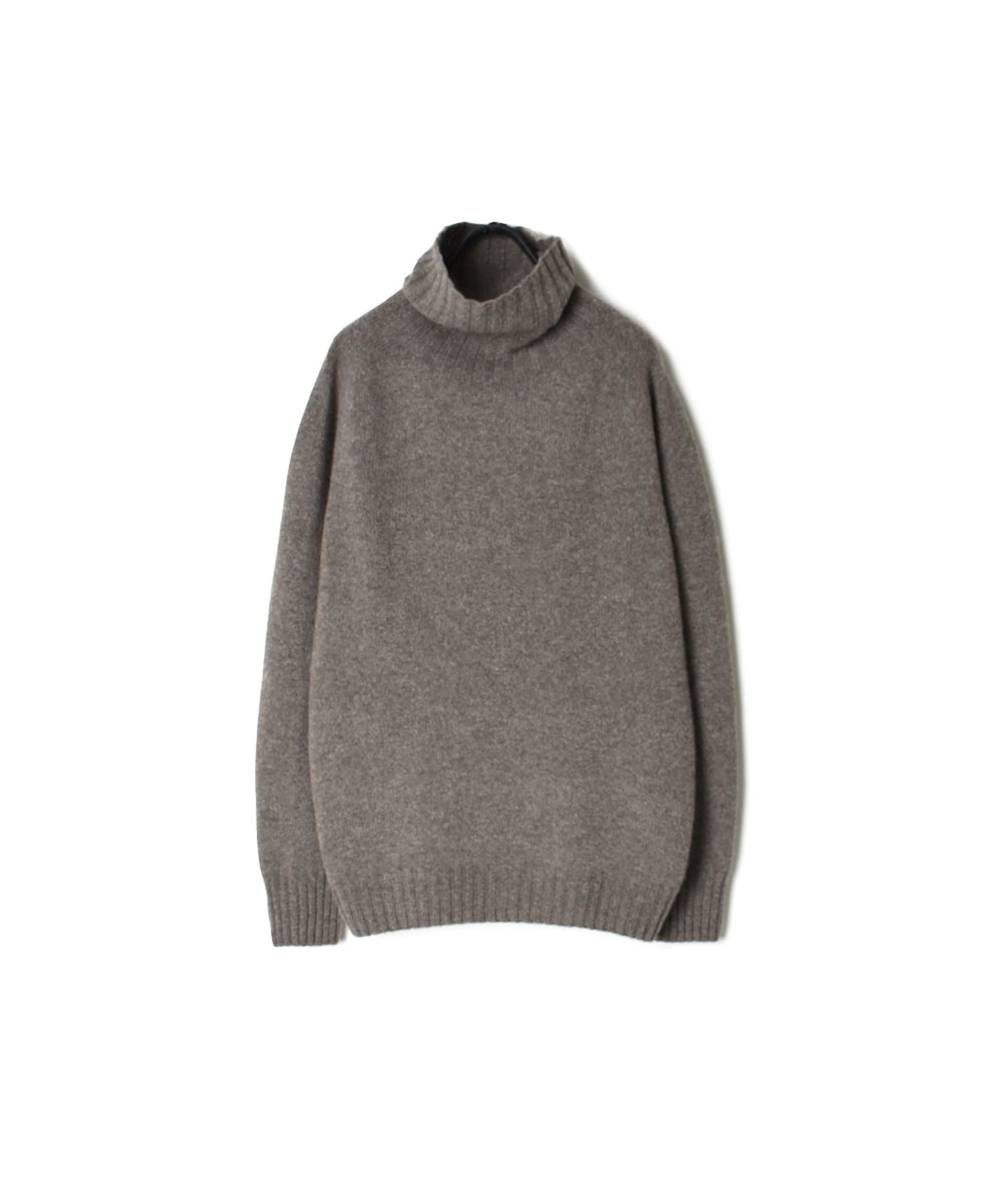 JNAMP1651 (ニット) GEELONG LAMBSWOOL POLO NECK SADDLE SHOULDER P/O