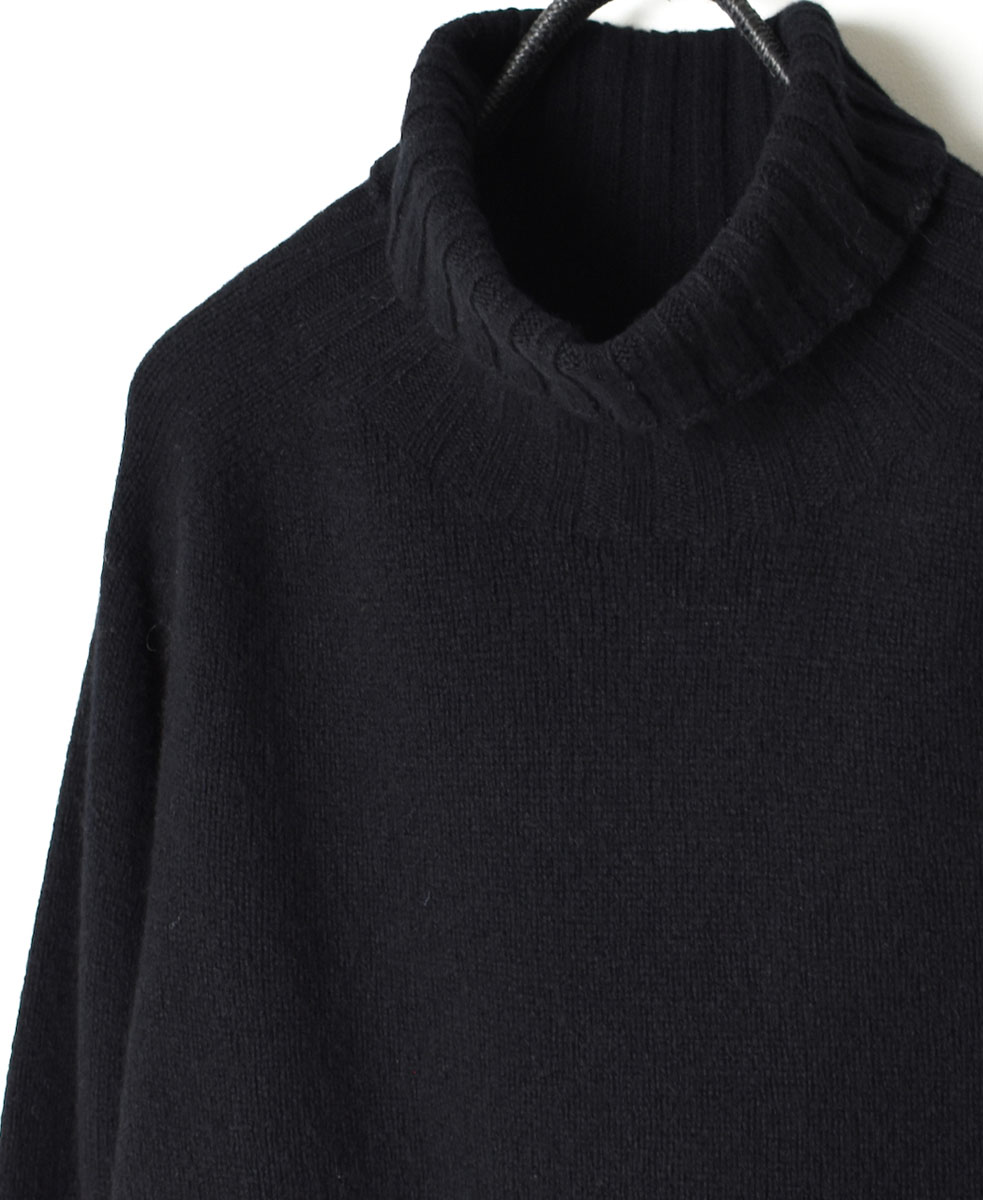 JNAMP1651 (ニット) GEELONG LAMBSWOOL POLO NECK SADDLE SHOULDER P/O