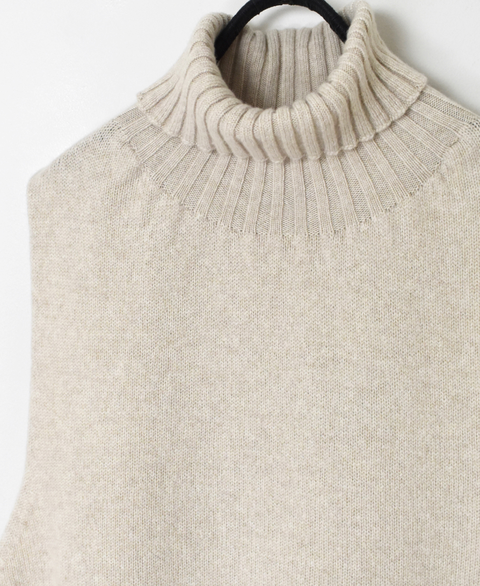 JNAMP2451(ニット)GEELONG LAMBSWOOL POLO NECK VEST