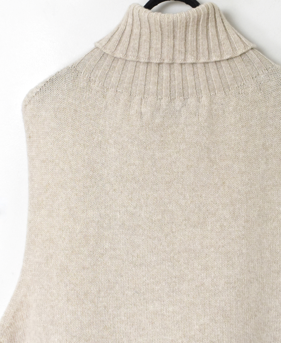 JNAMP2451(ニット)GEELONG LAMBSWOOL POLO NECK VEST