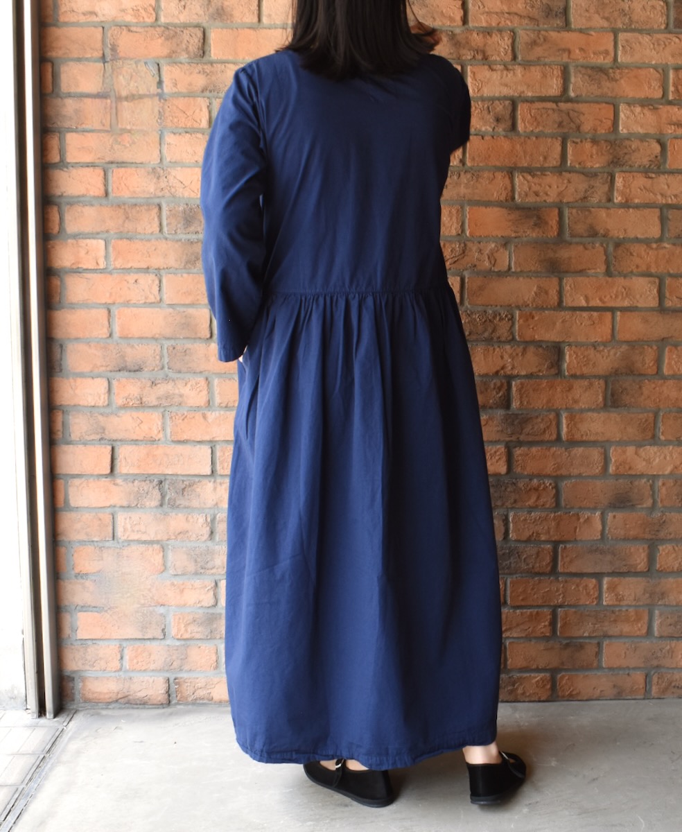 INAM2474PD(ワンピース) 40s POPLIN OVERDYED BOAT NECK L/SL ONE-PIECE