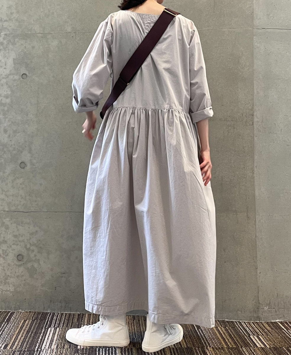 INAM2474PD(ワンピース) 40s POPLIN OVERDYED BOAT NECK L/SL ONE-PIECE