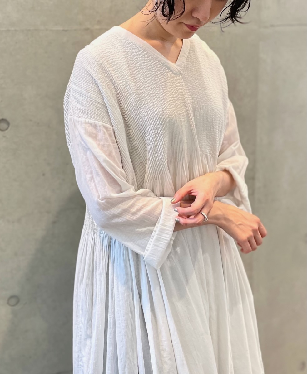 NMDS24202D(ワンピース) 80s ORGANIC VOILE STRIPE(OVERDYE) V-NECK PULLOVER DRESS WITH MINI PINTUCK