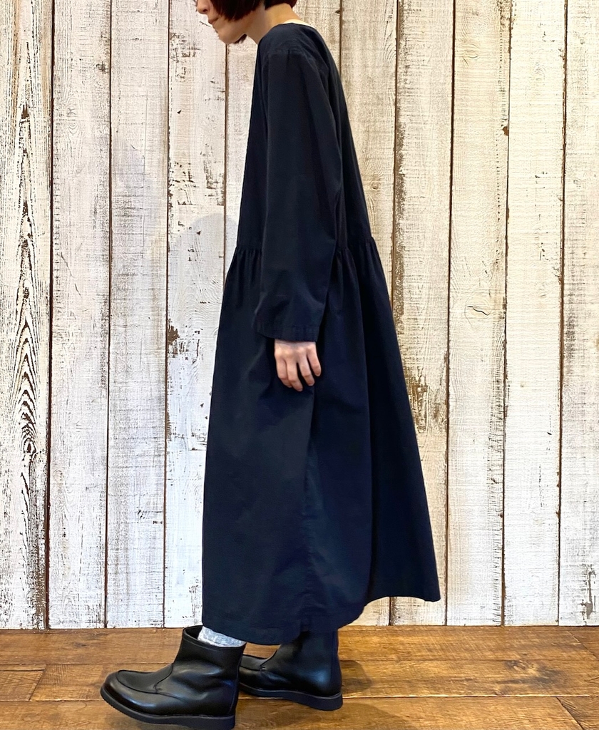 INAM2474PD(ワンピース) 40s POPLIN OVERDYED BOAT NECK L/SL ONE-PIECE