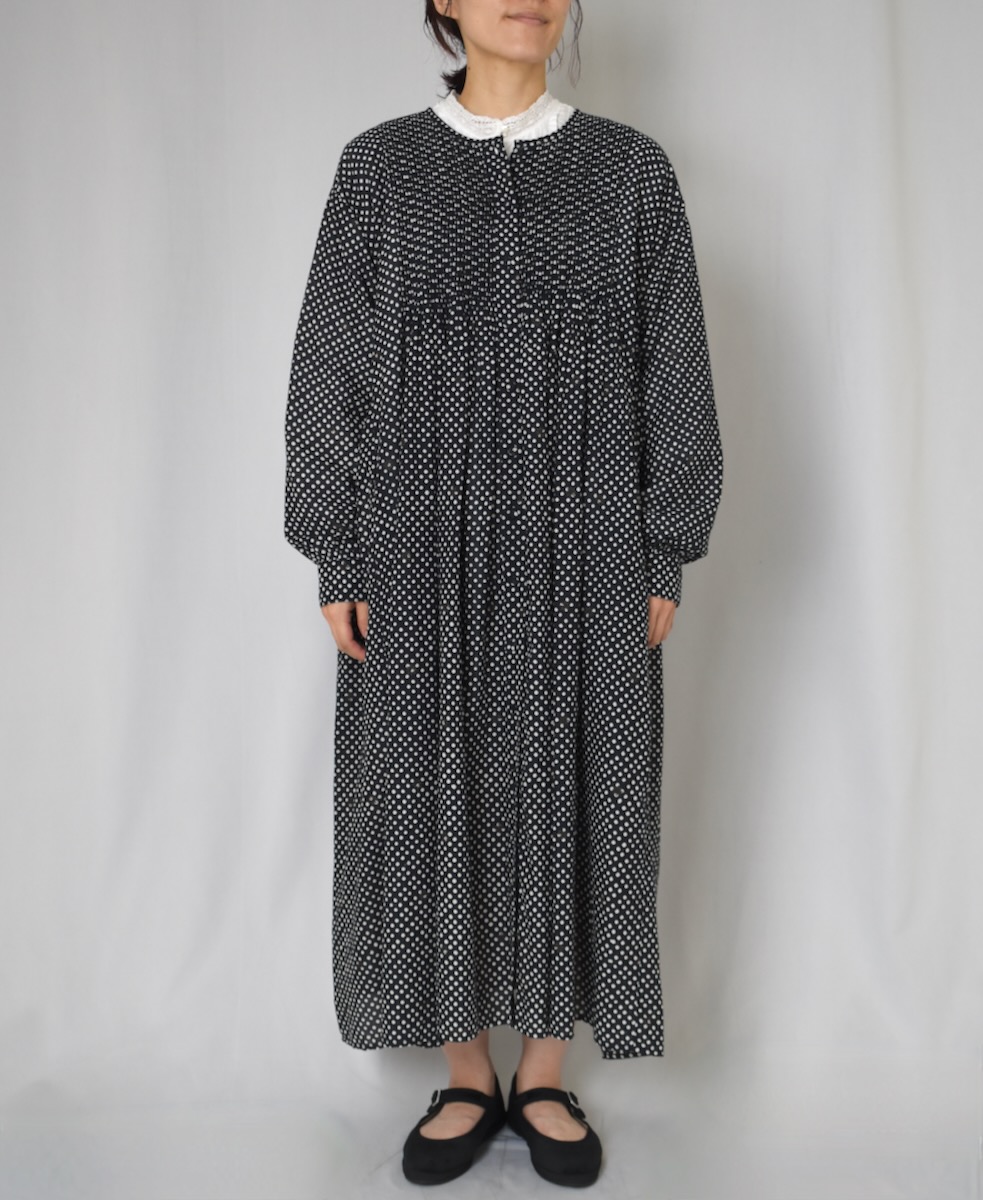 INMDS24723(ワンピース) 80s COTTON SMALL SQUARE BLOCK PRINT CREW-NECK BUTTON MAXI SHIRT DRESS WITH MINI PINTUCK