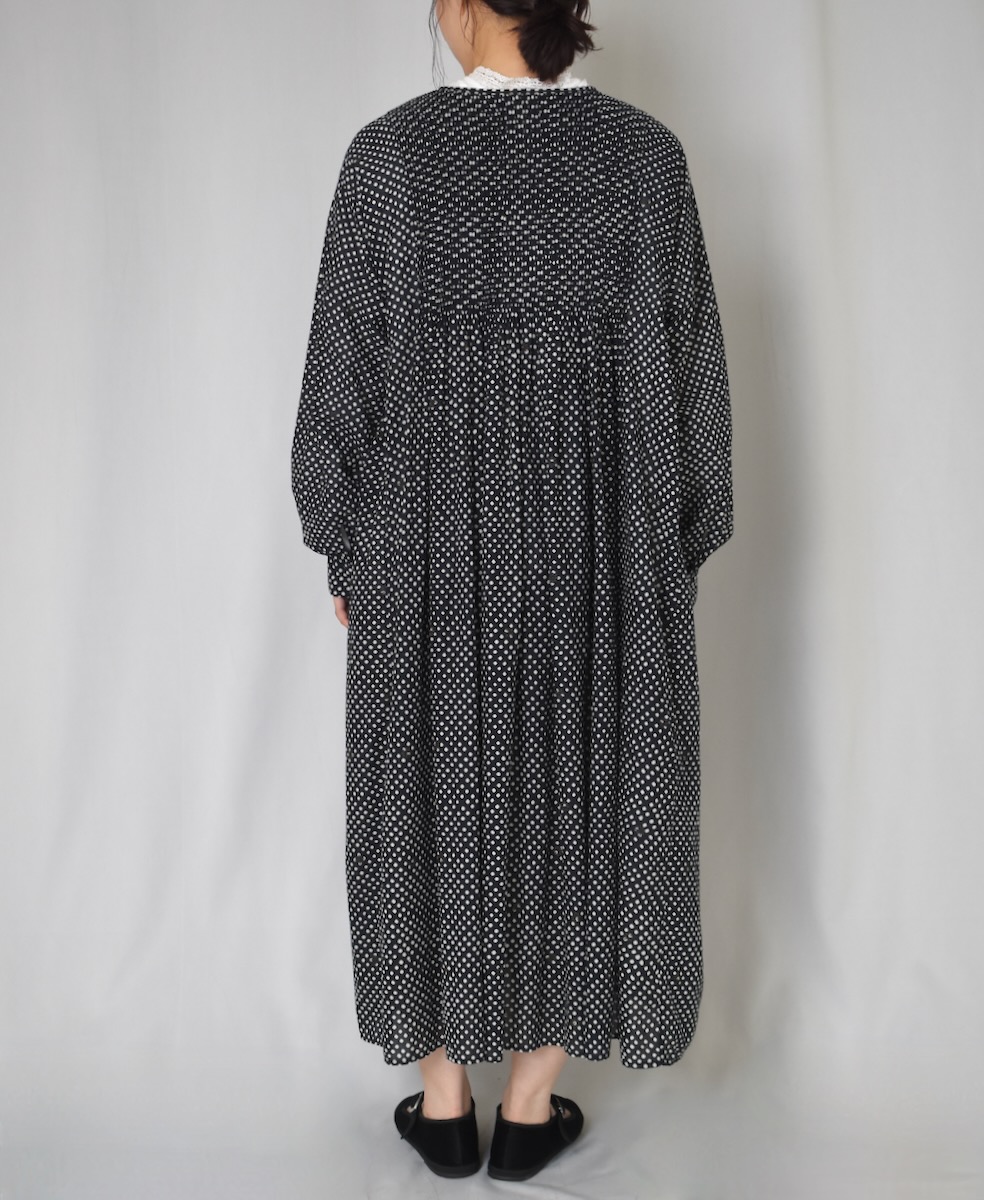 INMDS24723(ワンピース) 80s COTTON SMALL SQUARE BLOCK PRINT CREW-NECK BUTTON MAXI SHIRT DRESS WITH MINI PINTUCK