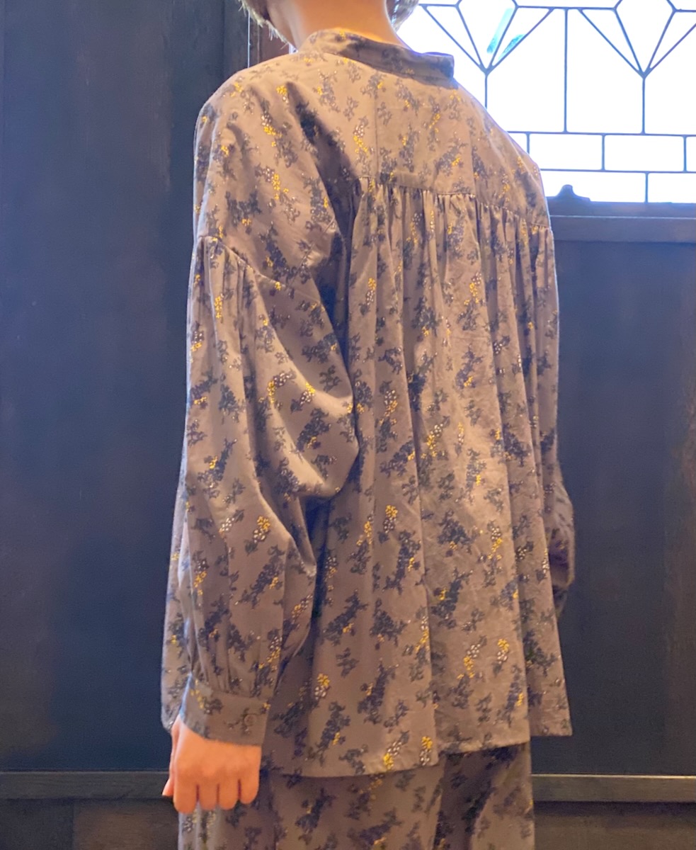 NSL24541(シャツ) 40s POPLIN FLOWER PRINT BAND COLLAR GATHERED SHIRT