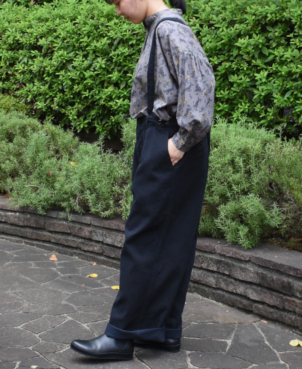 ISNAM2453(パンツ) COTTON WOOL TWILL ADJUSTER TACK PANTS WITH SUSPENDERS