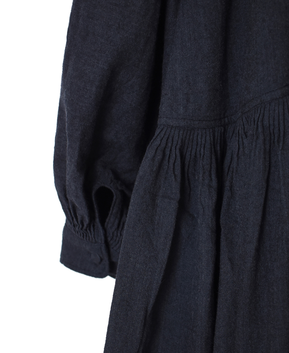 INMDS24742(ワンピース) WOOL/COTTON/SILK PLAIN BANDED COLLAR P/O DRESS WITH RAJASTHAN TUCK GATHER