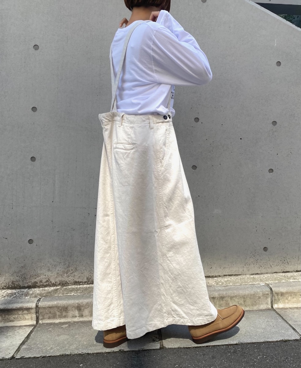 ISNAM2452(スカート) COTTON WOOL TWILL ADJUSTER TACK SKIRT WITH SUSPENDERS