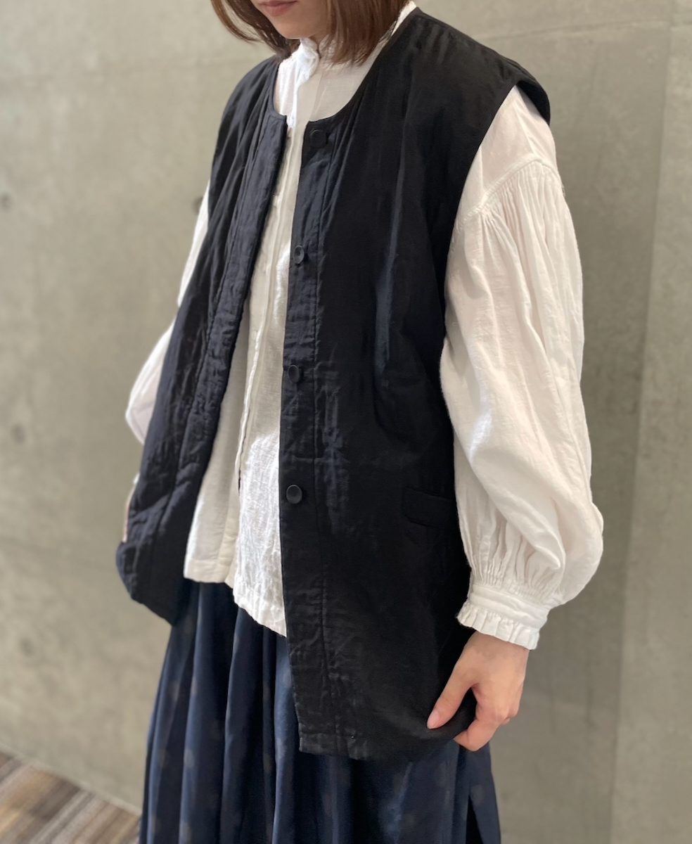 NMDS24532(ベスト) QUILTED HAND WOVEN COTTON SILK C-NECK VEST