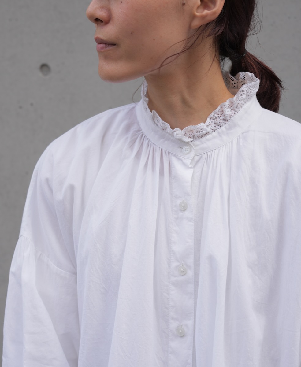 NSL24562(シャツ) 60s CAMBRIC PLAIN WITH LACE LACE COLLAR GATHERD TUNIC SHIRT