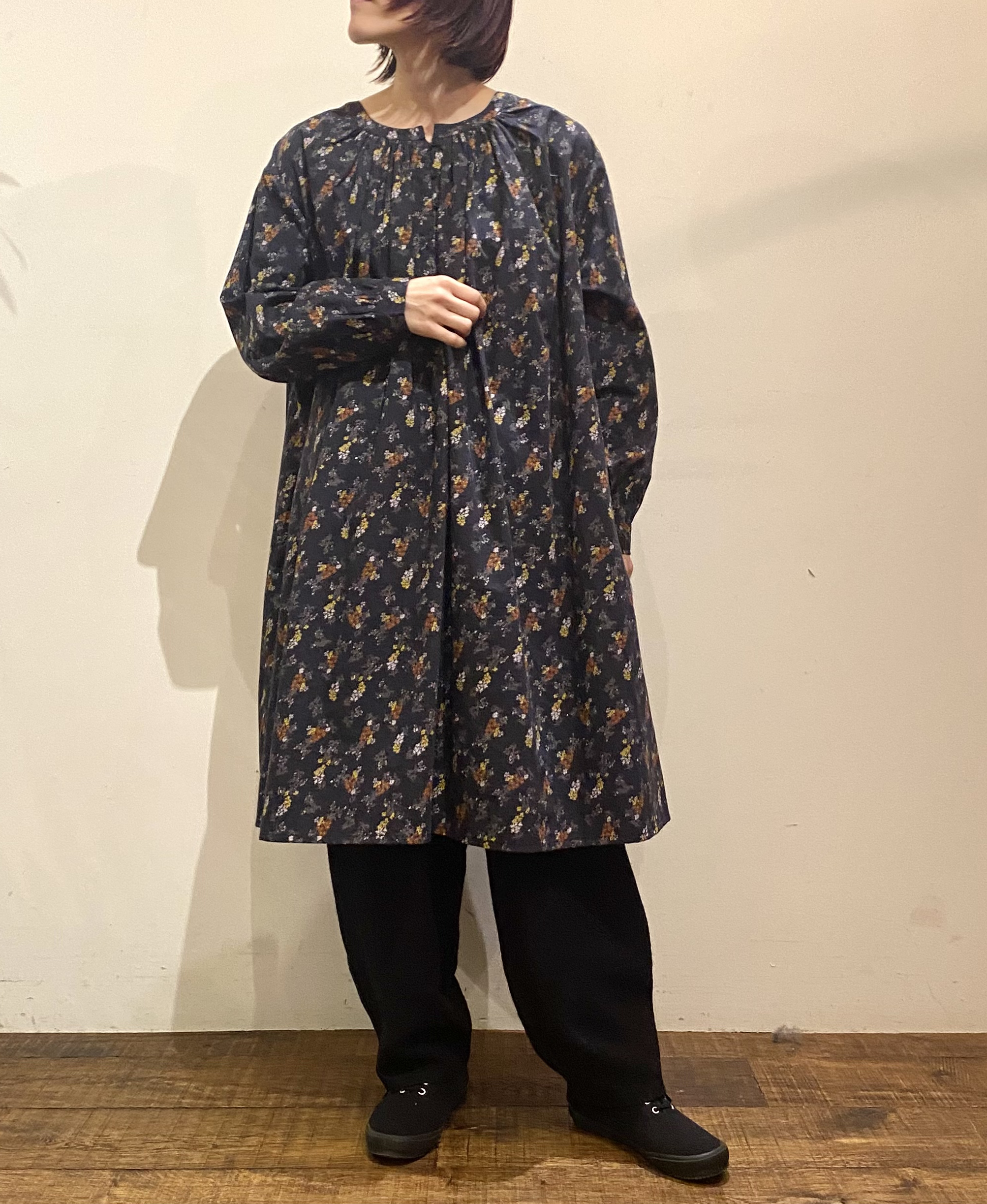 NSL24542(チュニック) 40s POPLIN FLOWER PRINT GATHERED TUNIC