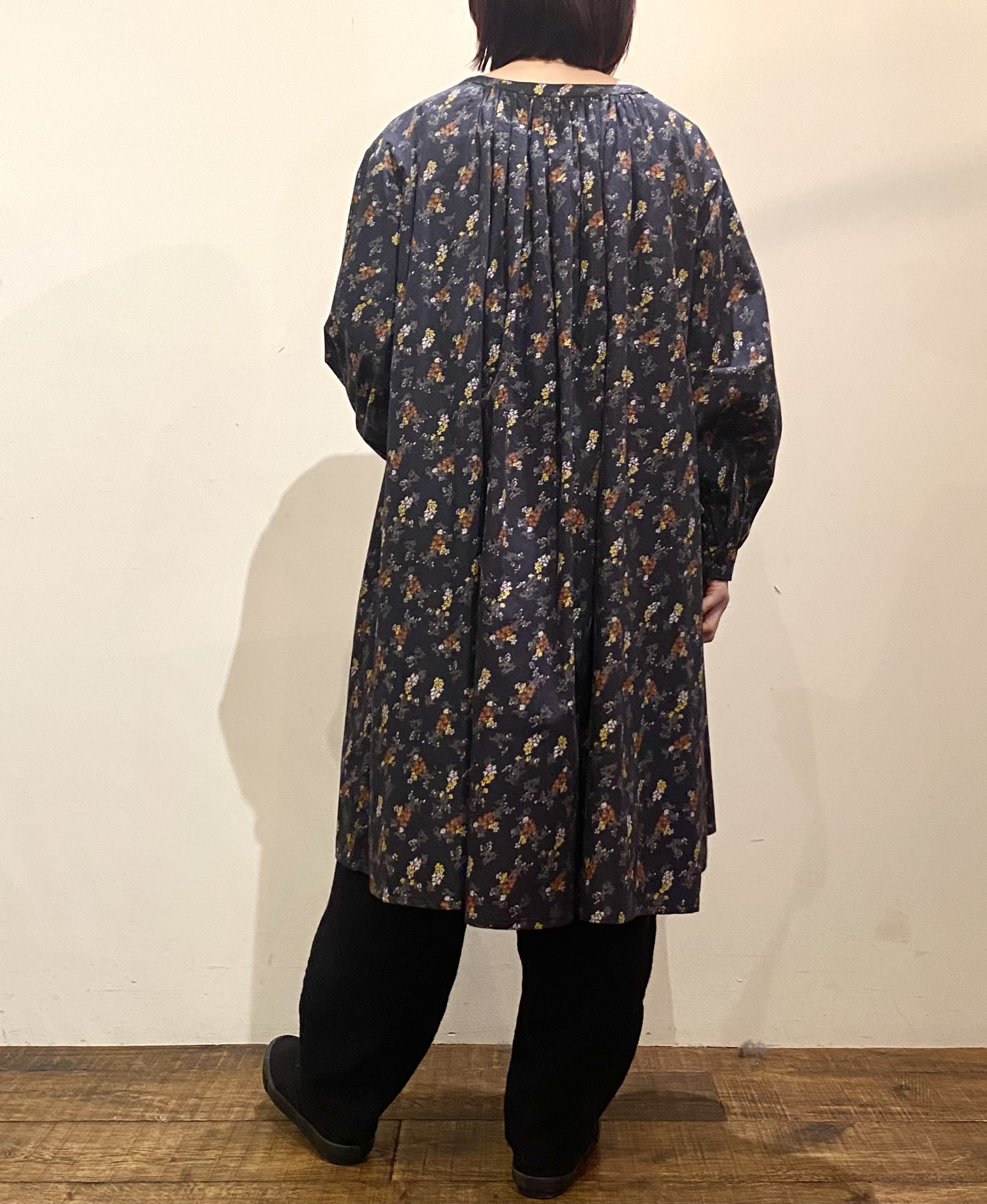 NSL24542(チュニック) 40s POPLIN FLOWER PRINT GATHERED TUNIC